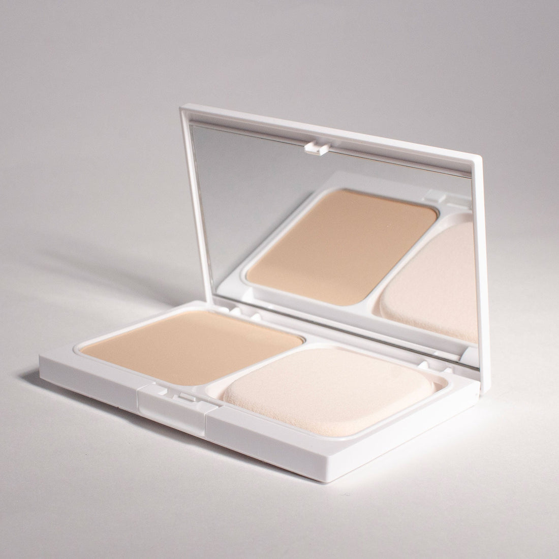 パウダーファンデは乾燥する？しっとり仕上げるコツ